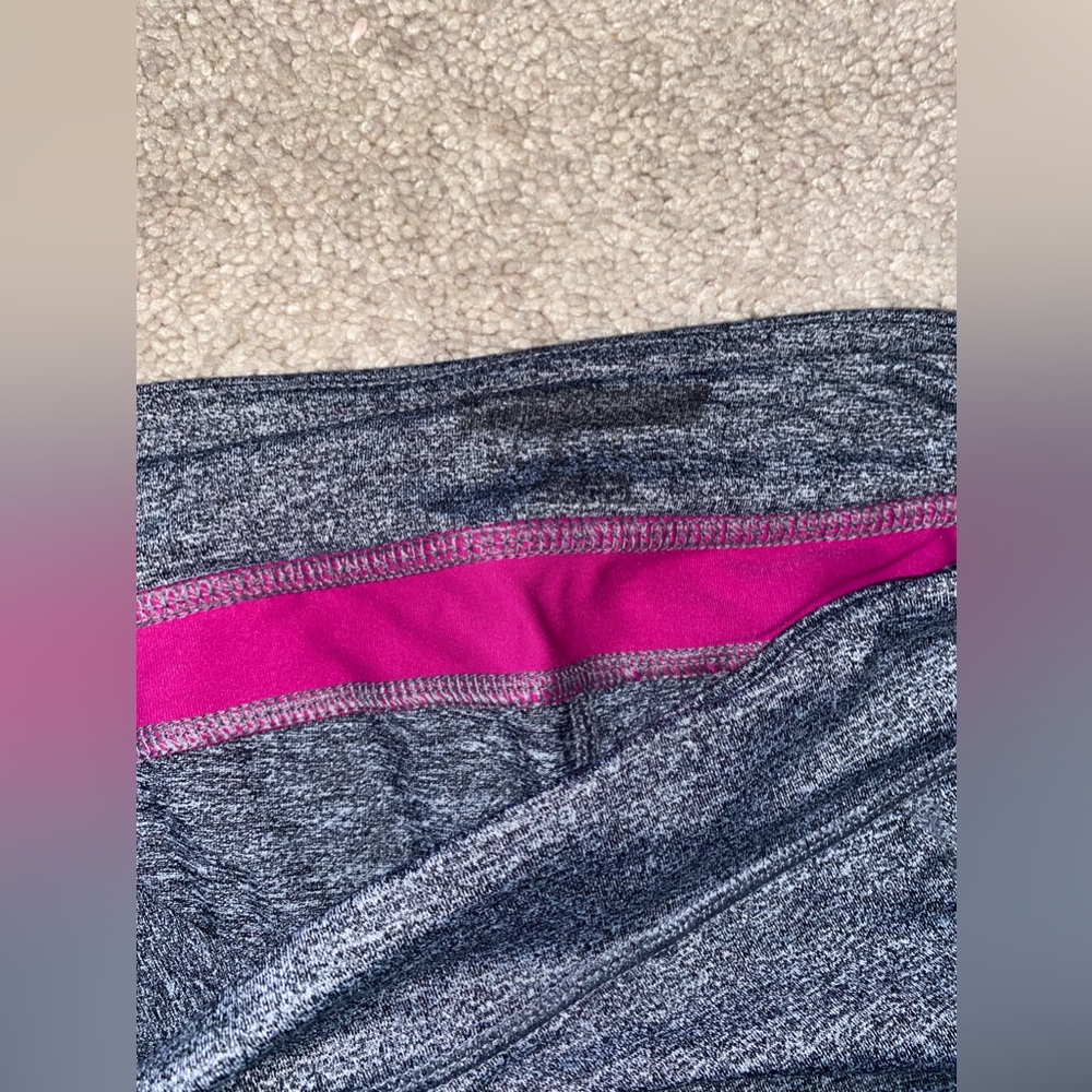 Size small cropped leggings - Picture 2 of 3